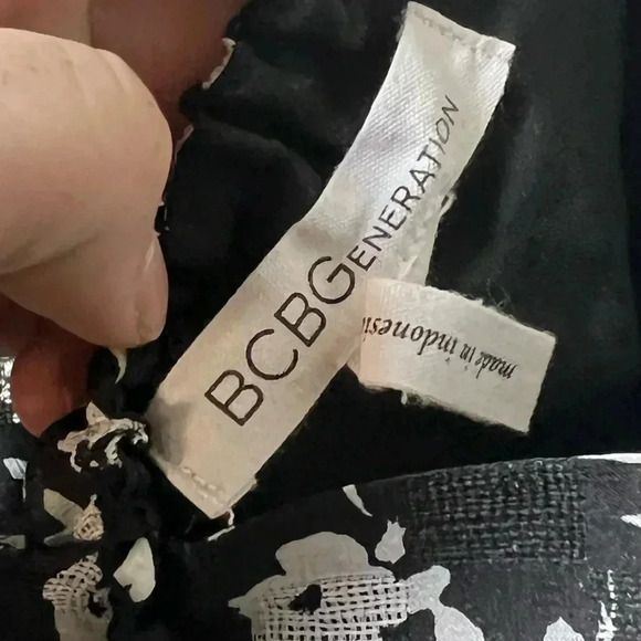 0175W. BCBGENERATION MINI DRESS SIZE SMALL‎ BLACK FLORAL - Picture 9 of 9